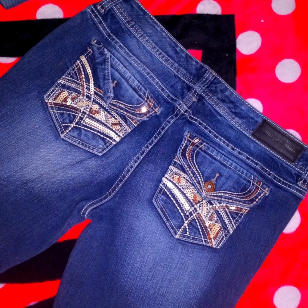 TWENTY ONE BLACK DISTRESSED JEANS